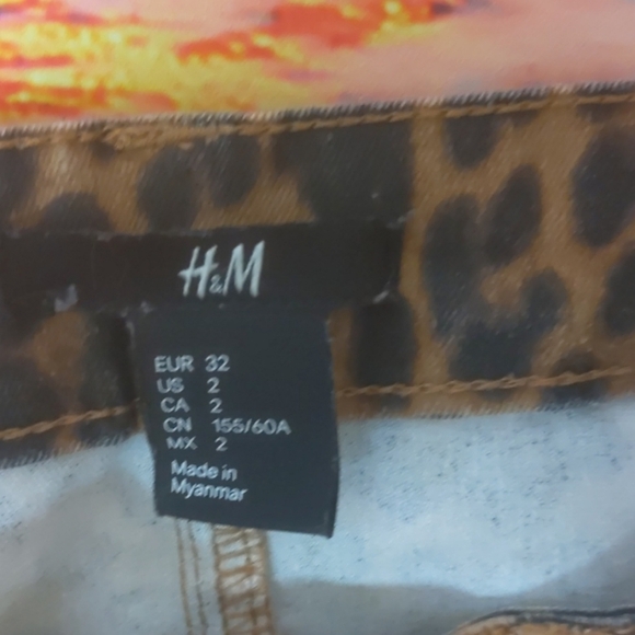 H&m leopard pants size 2 - Picture 2 of 4
